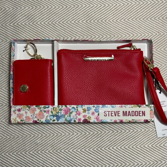 Steve Madden wallet with key ring red - Picture 6 of 10